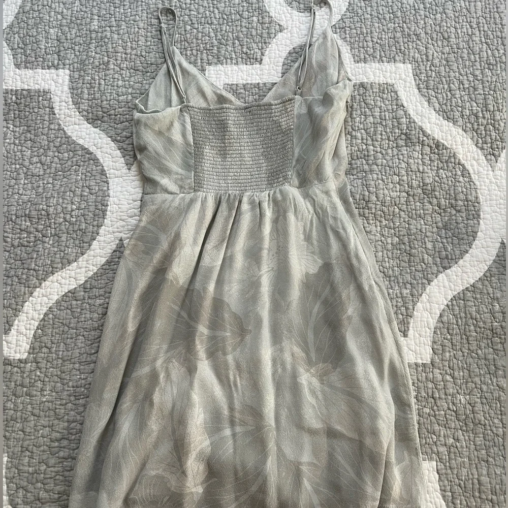 Aritizia grey/white mini dress in a size 2 - Picture 2 of 4